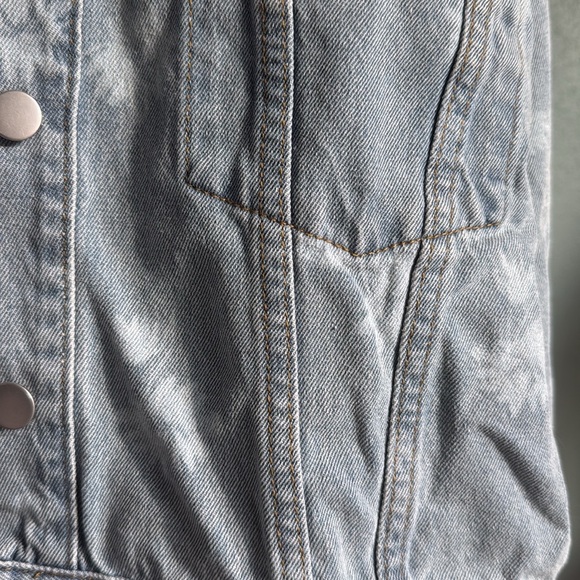 NWT Hem & Thread denim jacket size L floral (C8) - Picture 4 of 6